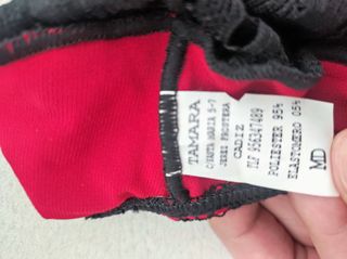 Camisa negra y roja encaje volantes