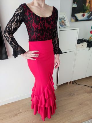 Camisa negra y roja encaje volantes