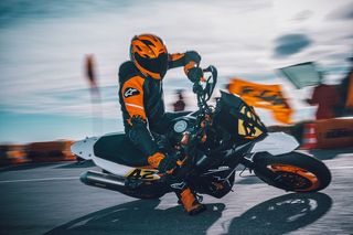 KTM 890 SMT 2024