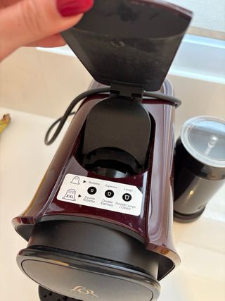 Cafetera lor con espumador de leche