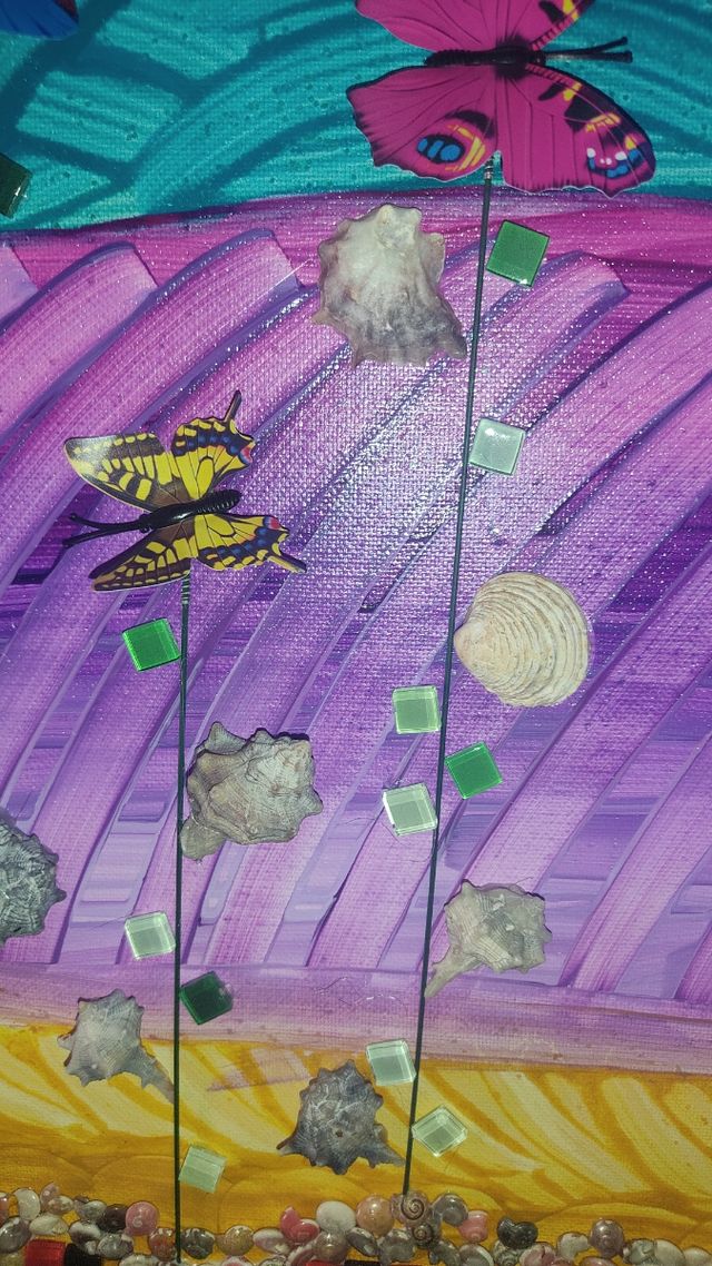 Lienzo playa viva,mariposas y conchas en relieve