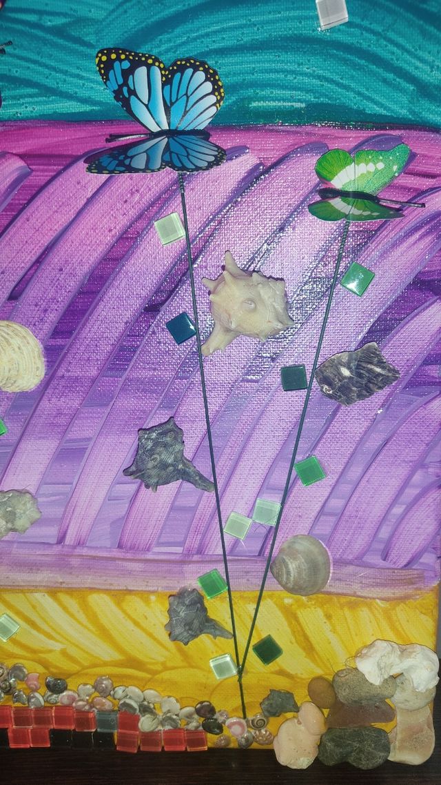 Lienzo playa viva,mariposas y conchas en relieve