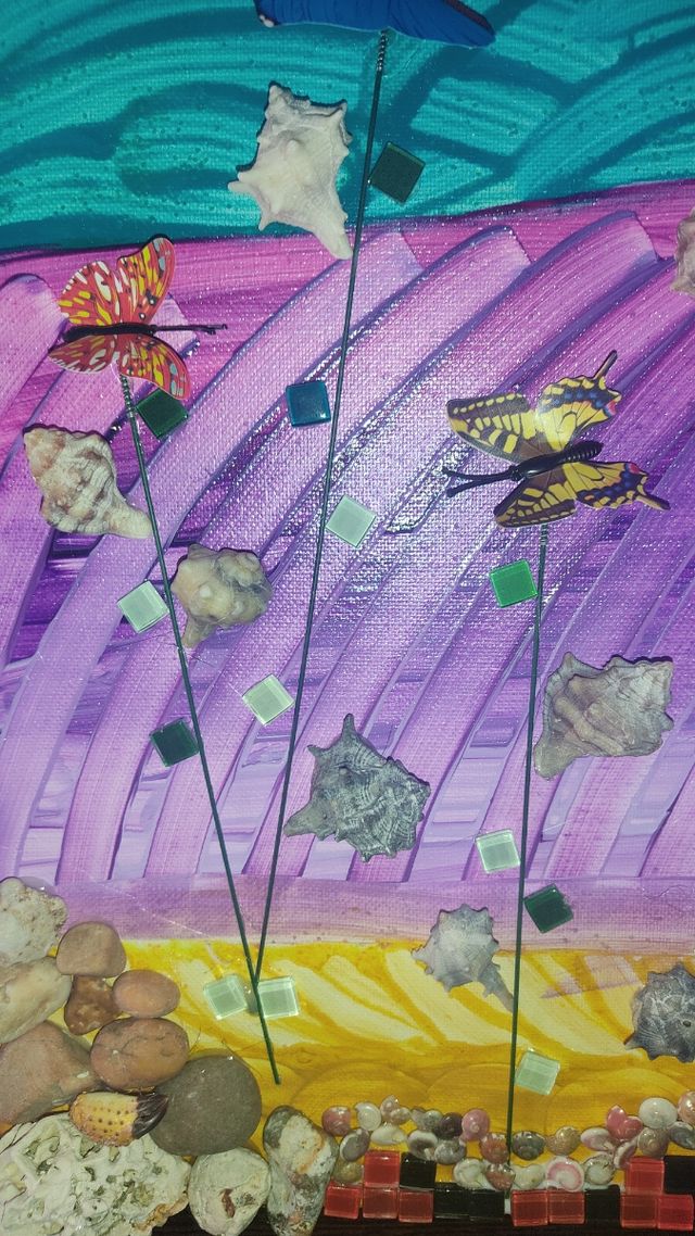 Lienzo playa viva,mariposas y conchas en relieve