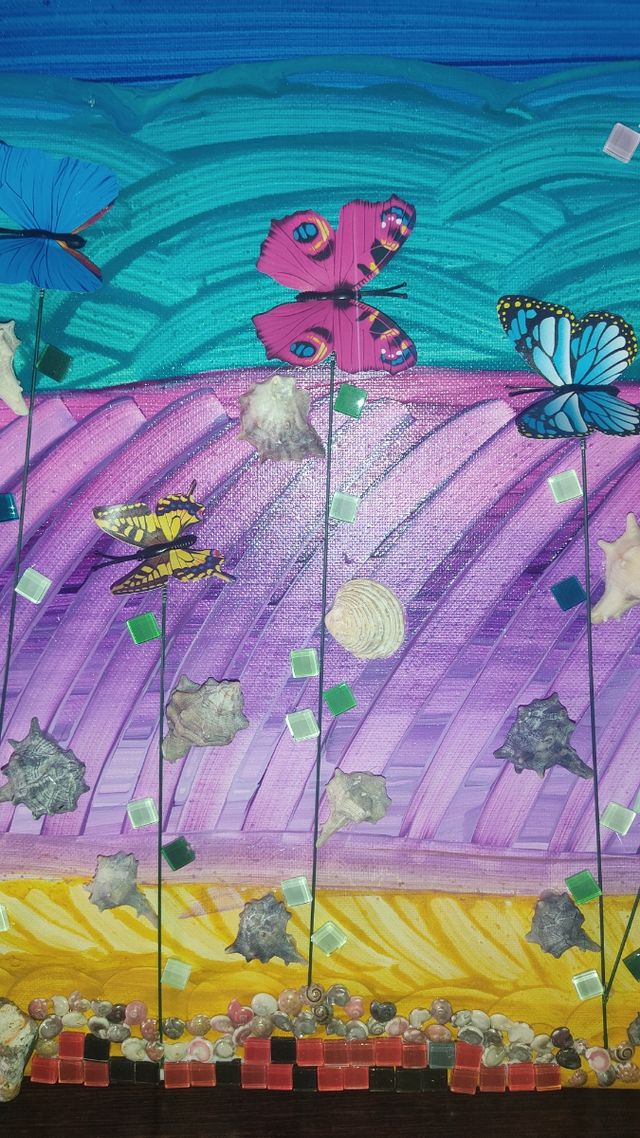Lienzo playa viva,mariposas y conchas en relieve