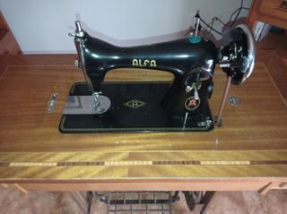 Maquina de coser antigua Alfa