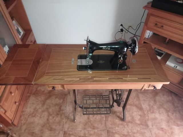 Maquina de coser antigua Alfa