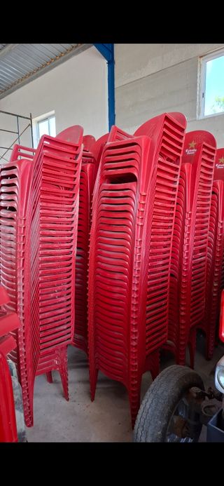 Sillas de plástico nuevas
