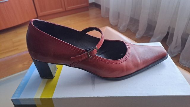 Zapatos de tacón rojos Hispanitas