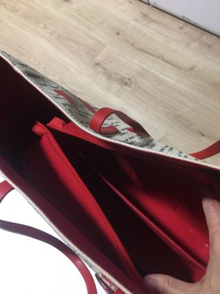 Bolso Carolina Herrera beige y rojo