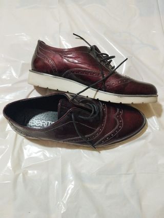 Zapato charol burdeos