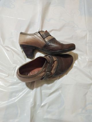 Zapatos botines marrón Hispanitas