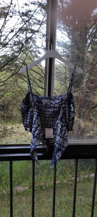 Top Stradivarius azul sin estrenar 