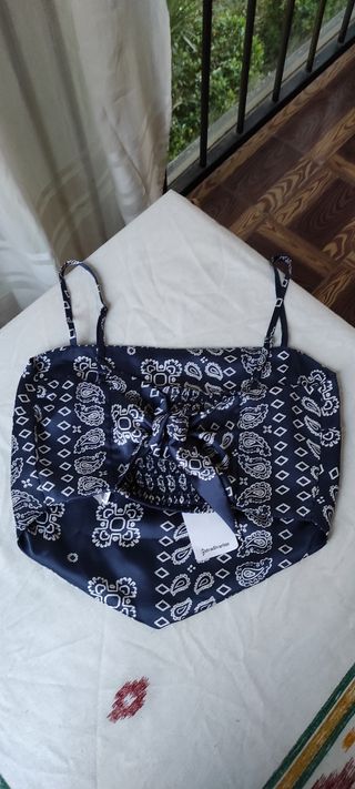 Top Stradivarius azul sin estrenar 