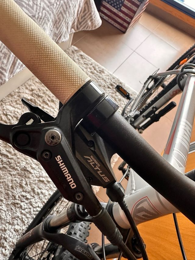 Bicicleta montaña Shimano Altus impecable como nue