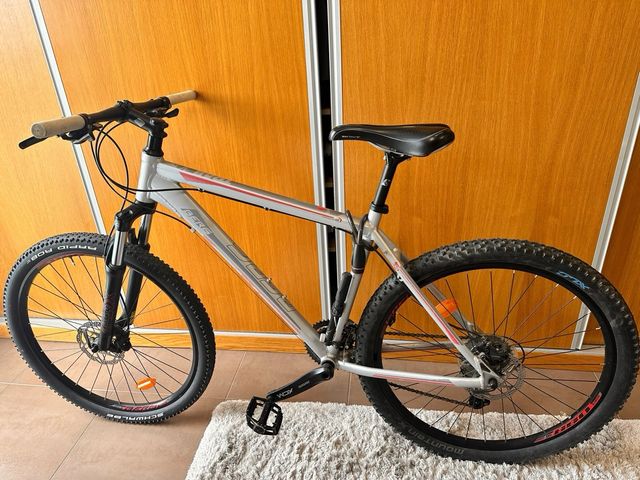 Bicicleta montaña Shimano Altus impecable como nue
