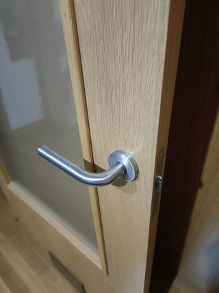 3 Puertas de roble maciza 1 con cristal y 2 lisas 