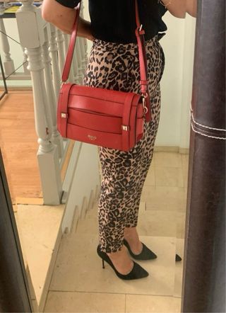 Bolso bandolera Guess rojo