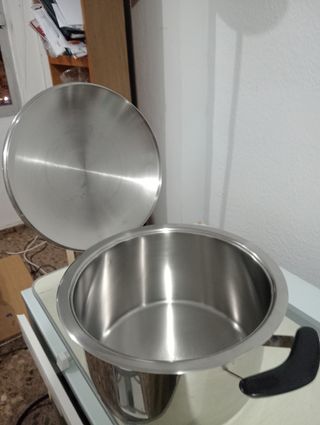 ,.Olla AMC Suiza diámetr..28cm  Alta 15 cm. 6 litr