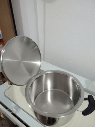 ,.Olla AMC Suiza diámetr..28cm  Alta 15 cm. 6 litr