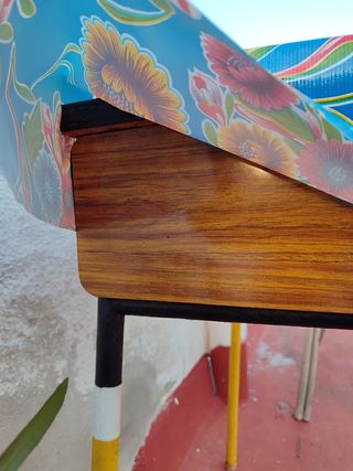 Mesita vintage azul y amarilla