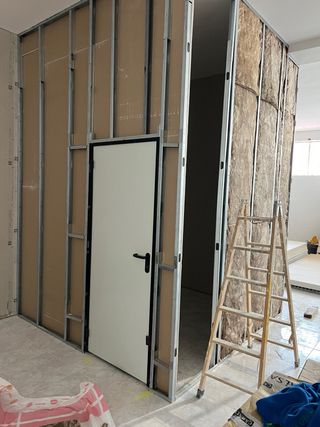 Hello, good afternoon. I'm a plasterboard and center official. I cover all the decorations, shelves, cabinets, arches, and TV furniture. If you're interested, contact us via WhatsApp at 644229380.