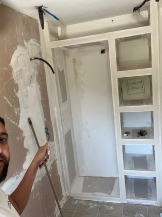 Hello, good afternoon. I'm a plasterboard and center official. I cover all the decorations, shelves, cabinets, arches, and TV furniture. If you're interested, contact us via WhatsApp at 644229380.