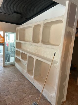 Hello, good afternoon. I'm a plasterboard and center official. I cover all the decorations, shelves, cabinets, arches, and TV furniture. If you're interested, contact us via WhatsApp at 644229380.