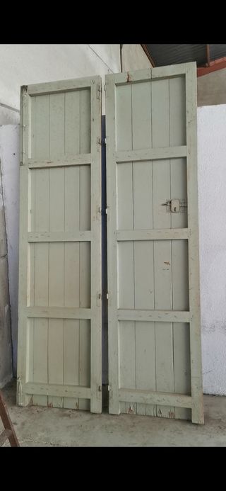 Con marco. Completa. Puerta 2 hojas antigua 238 cm