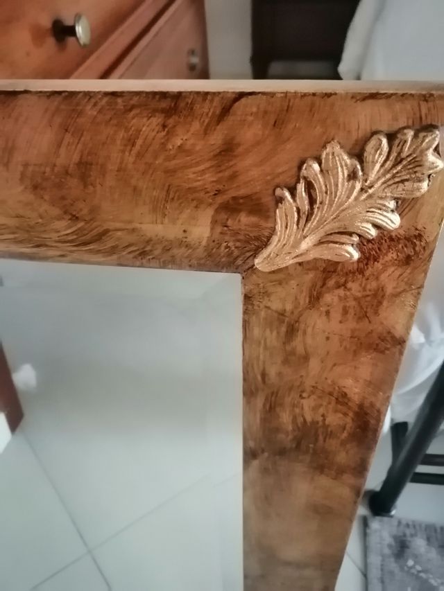 Specchio con cornice in legno dorato anticato