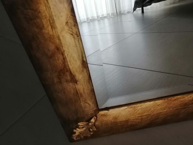 Specchio con cornice in legno dorato anticato
