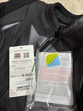 DAINESE AVRO 4 CHAQUETA



