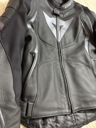 DAINESE AVRO 4 CHAQUETA



