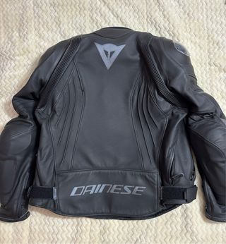 DAINESE AVRO 4 CHAQUETA



