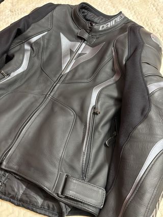DAINESE AVRO 4 CHAQUETA



