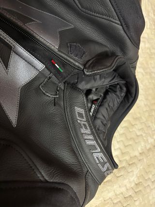 DAINESE AVRO 4 CHAQUETA



