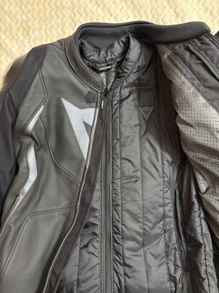 DAINESE AVRO 4 CHAQUETA



