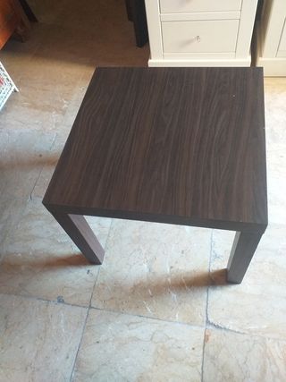 Mesa auxiliar IKEA marrón