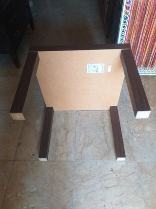 Mesa auxiliar IKEA marrón