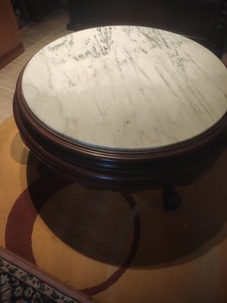 Mesa de mármol y madera redonda