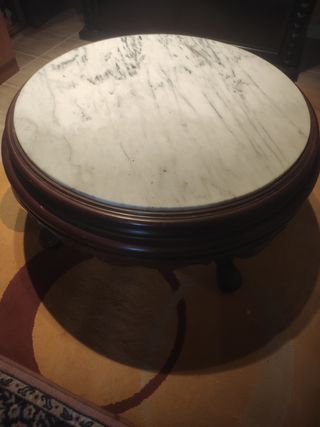 Mesa de mármol y madera redonda