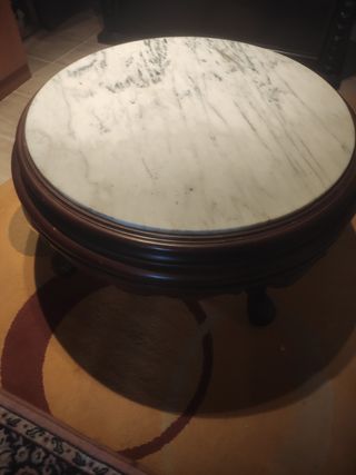 Mesa de mármol y madera redonda