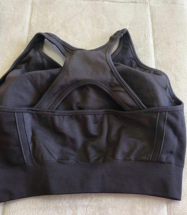 Conjunto de legging y top deportivo