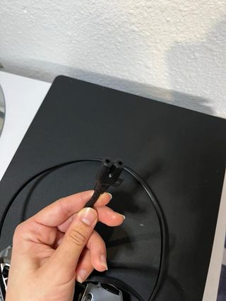 PS4 Slim 1TB - PlayStation 4