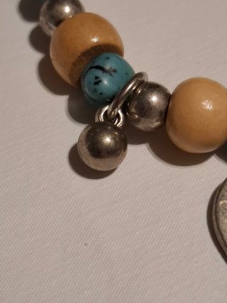 3 pulseras de metal, madera y turquesa
