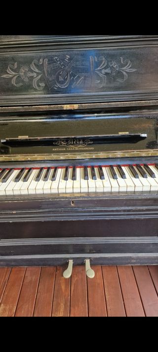 Piano antiguo