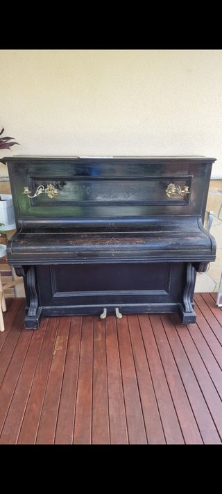 Piano antiguo