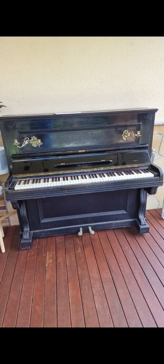 Piano antiguo