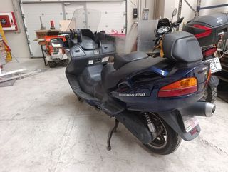 Suzuki Burgman 650 (2005) – Maxi Scooter Touring