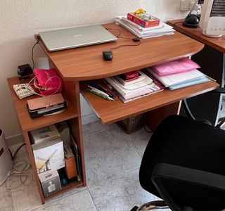 Mesa de escritorio en perfecto estado