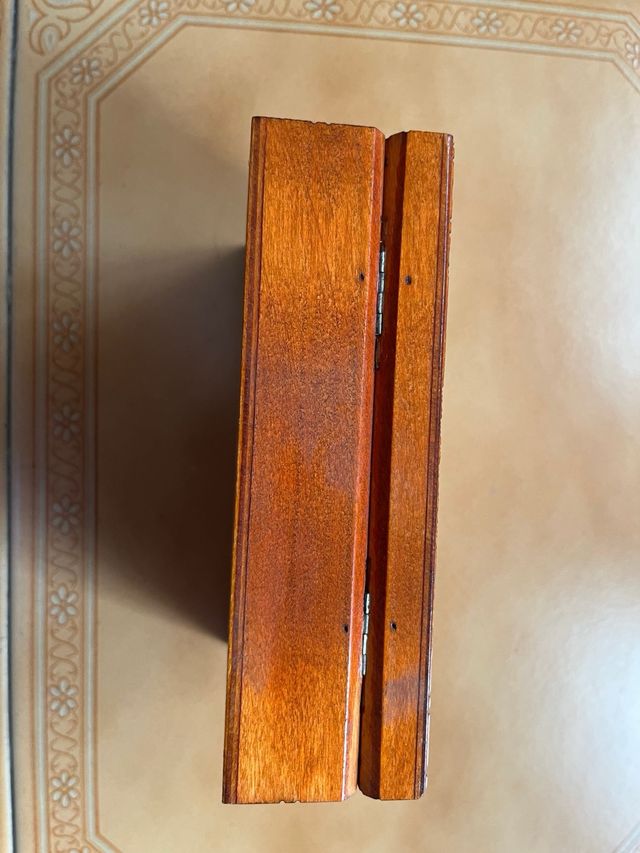 Caja madera artesanal vintage interior terciopelo